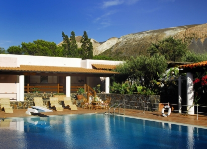 Magnifica vista del b&b Villa Saracina a Vulcano con piscina